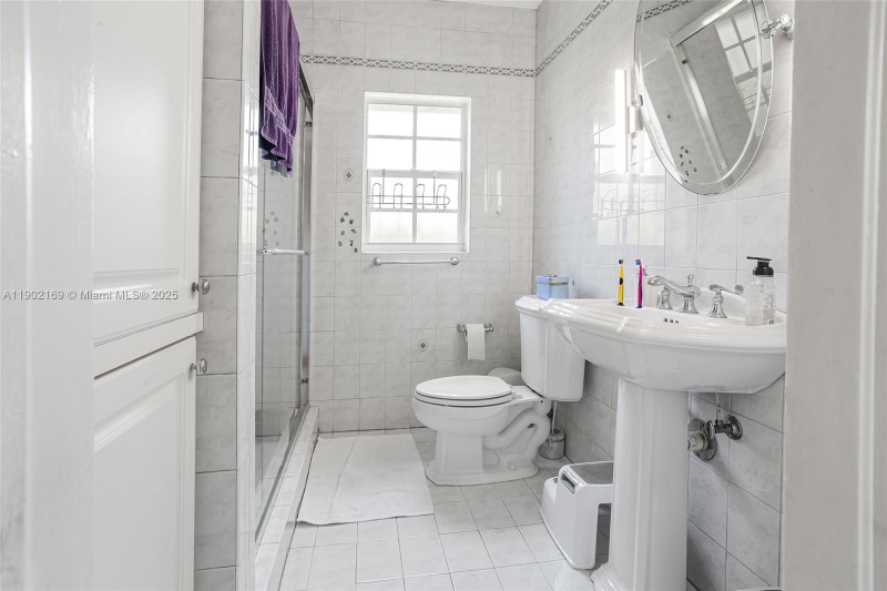 Building Photo - 600 SW 25th Rd