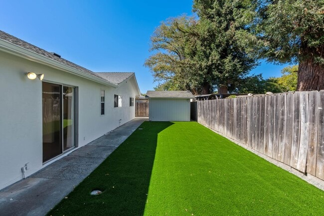 Building Photo - 4 bed/ 3 bath Single-Family Home in North ...