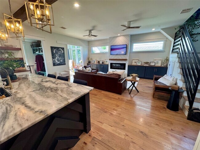 Building Photo - 805 Cordell St