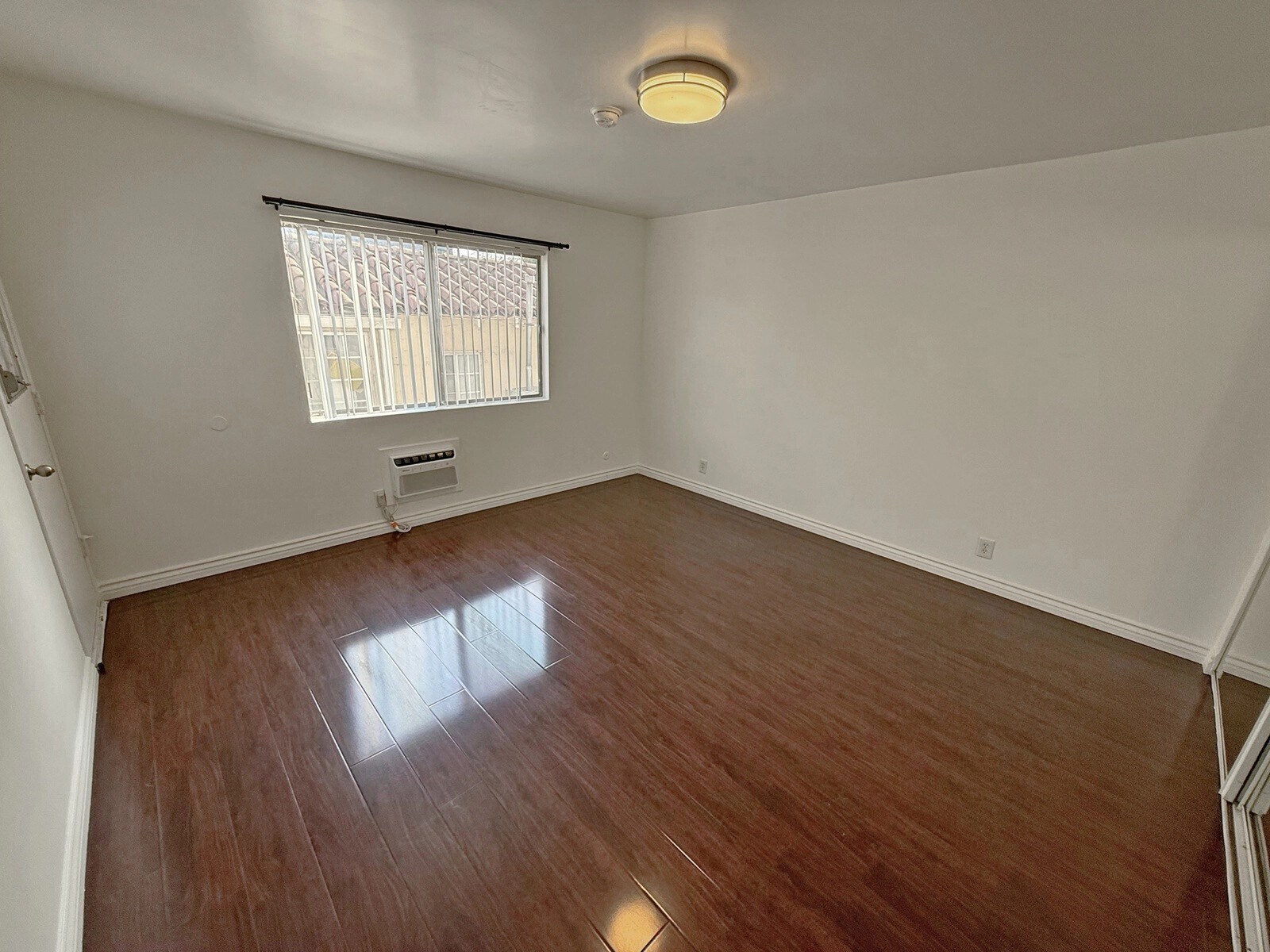 Building Photo - 536 N Sweetzer Ave