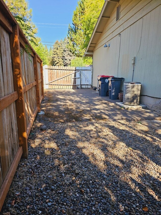 Building Photo - Charming 3 Bedroom Home Near Downtown Jacksonville