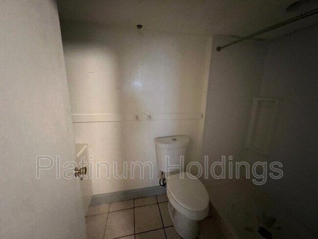 Building Photo - 4898 E 95th St