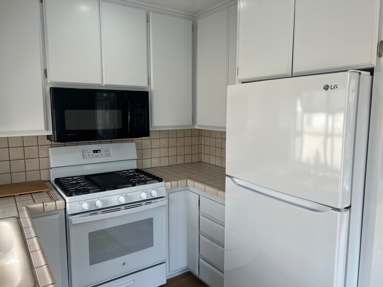 Building Photo - 3841 Westwood Blvd