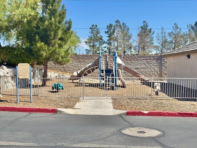 Building Photo - ABSOLUTELY STUNNING 2 BEDROOM, 2 BATHROOM CONDO LOCATED IN THE GATED COMMUNITY OF PACIFIC CREST I...