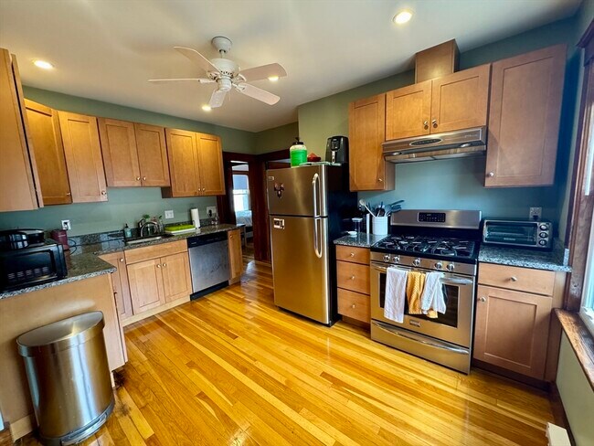 Building Photo - 141 Walworth St