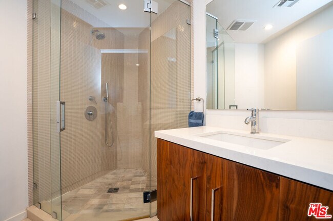 Building Photo - 3865 Buena Park Dr