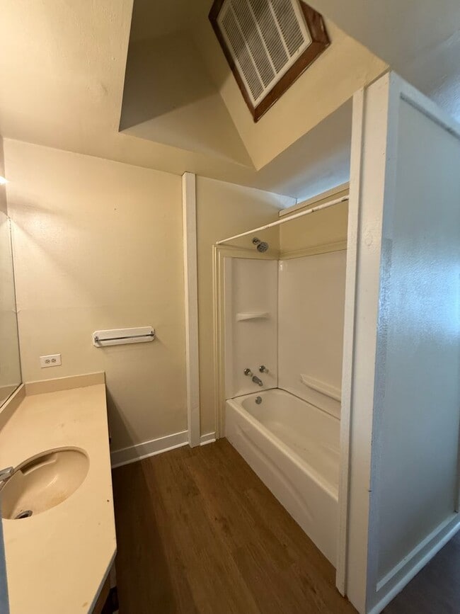 Building Photo - Studio/Efficiency Bungalow with a Loft
