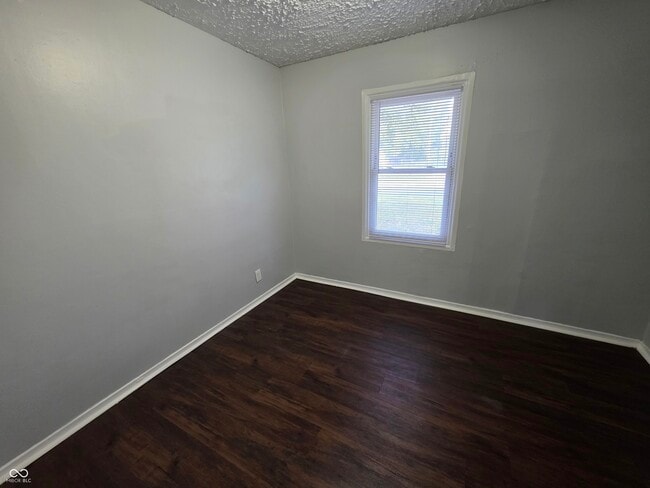 Building Photo - 5313 E 33rd St