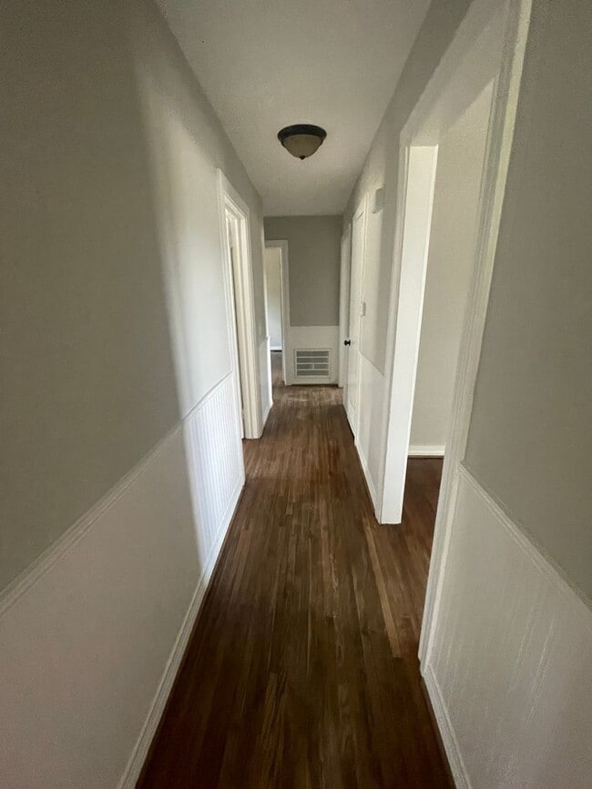 Building Photo - 3 Bedroom 1 Bath Ranch In Fountain Inn!!!!...