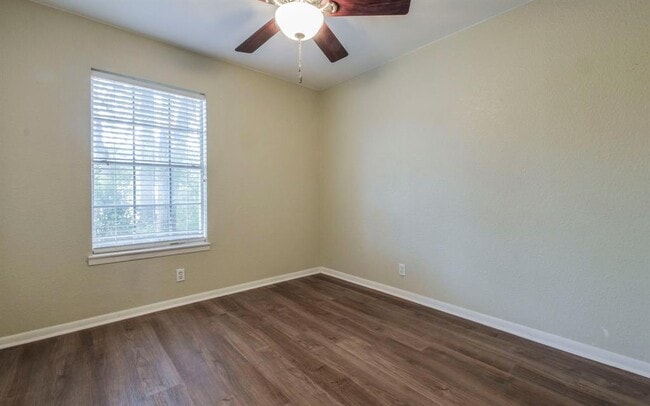 Building Photo - 106 Grand Canyon Dr