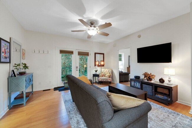 Building Photo - Charming 2BR Condo in Asheville