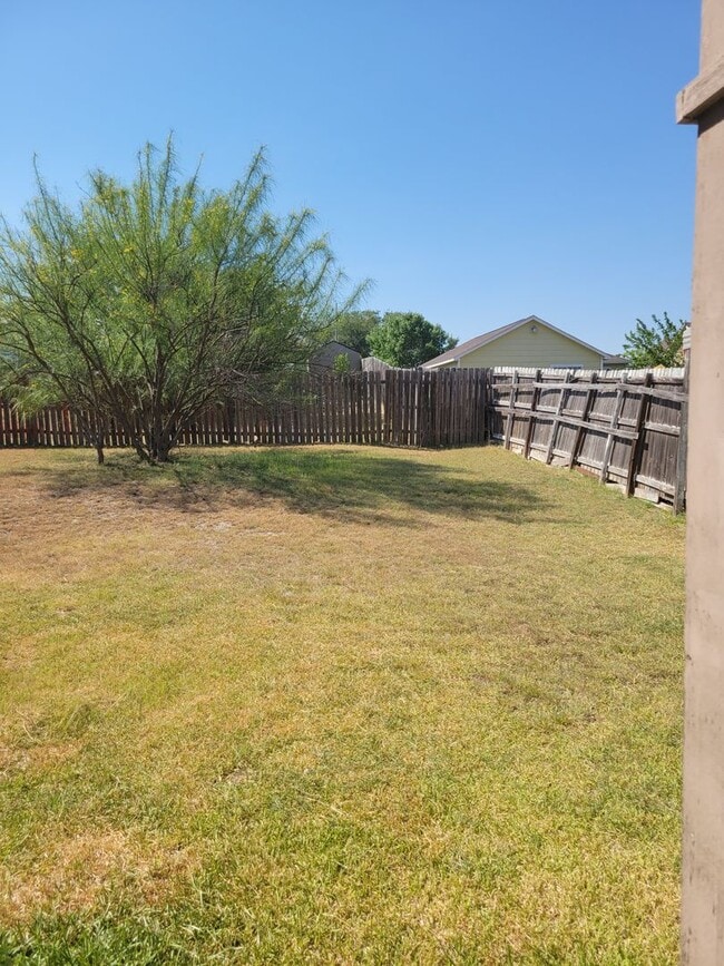 Building Photo - Charming 3 bedroom, 2 bath Home - Jefferso...