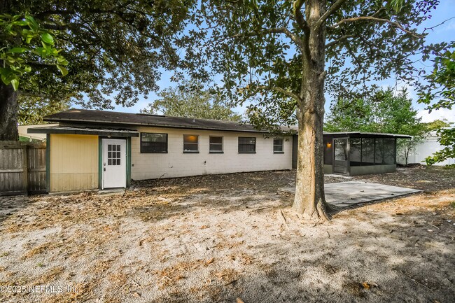 Building Photo - 5822 Jaguar Dr W