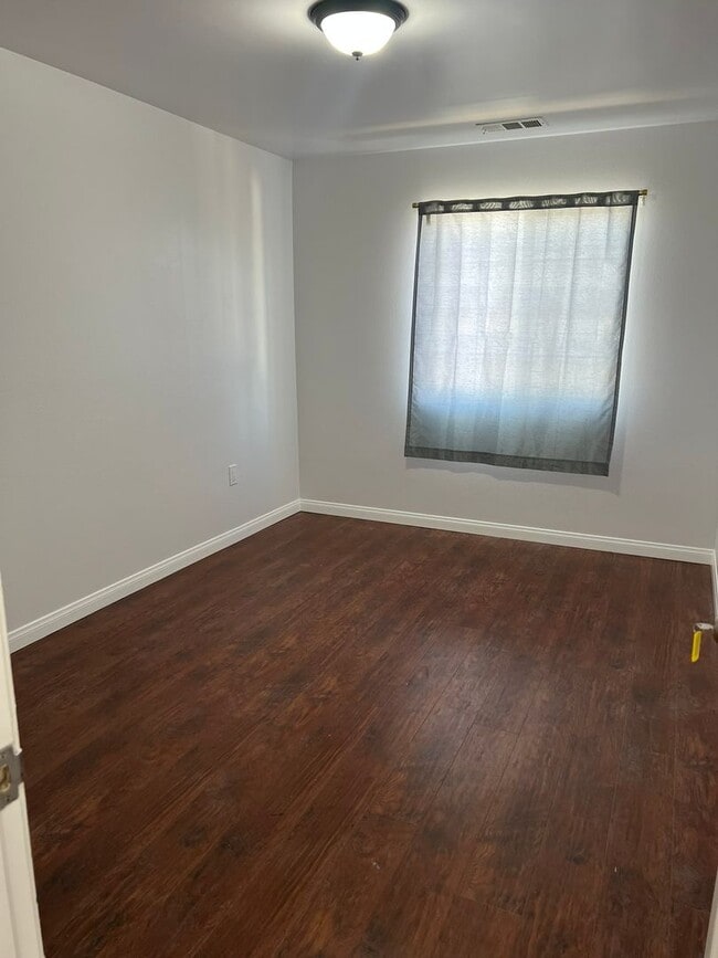 Building Photo - Spacious 2 Bedroom + Bonus Room, Back House w/ Garage & Gated Entry