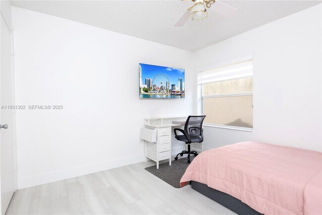 Building Photo - 1901 SW 129th Terrace