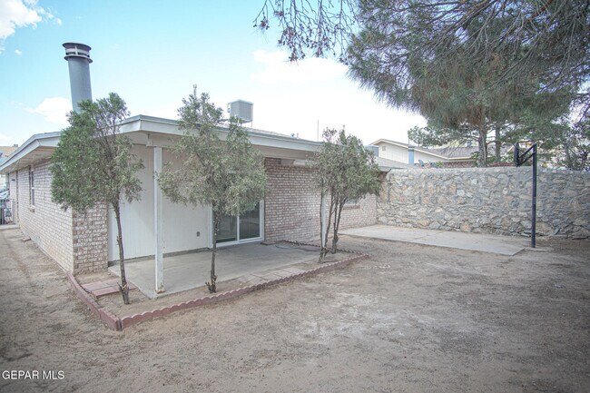 Building Photo - 11608 James Watt Dr