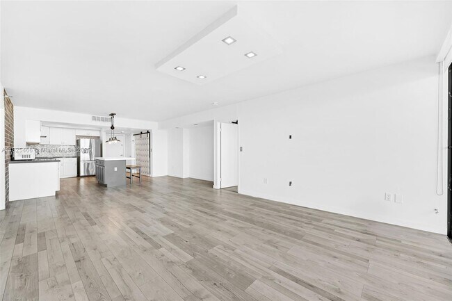 Building Photo - 20505 E Country Club Dr