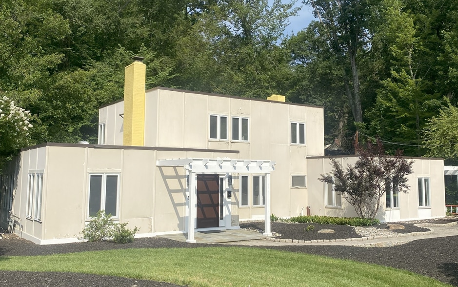 Front View - 1013 Overbrook Rd
