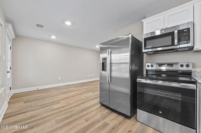 Building Photo - 1527 2nd St