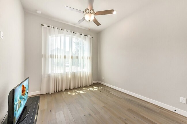 Building Photo - 28289 Emerald Bnd