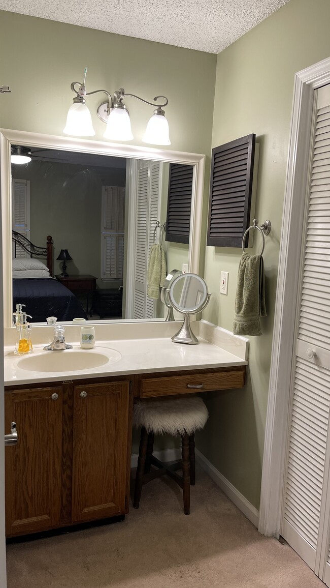 Front bedroom bath - 229 Quail Run