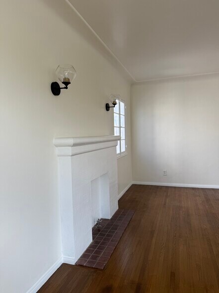 Building Photo - 5854 Arlington Ave