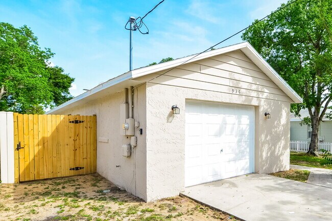 Building Photo - 936 Dora Ave