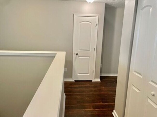 Building Photo - Spacious 3 Bedroom 2.5 bath in Camby!