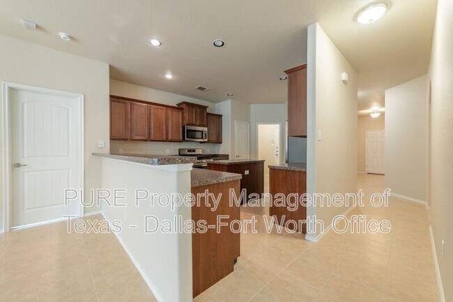 Building Photo - 1012 Lake Hollow Dr