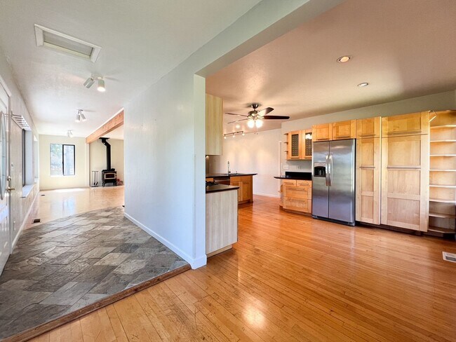 Building Photo - Vineyard-View Retreat with Bonus Room & Exceptional Outdoor Living