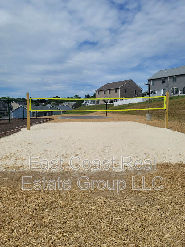 Building Photo - 8780 Hillside Way