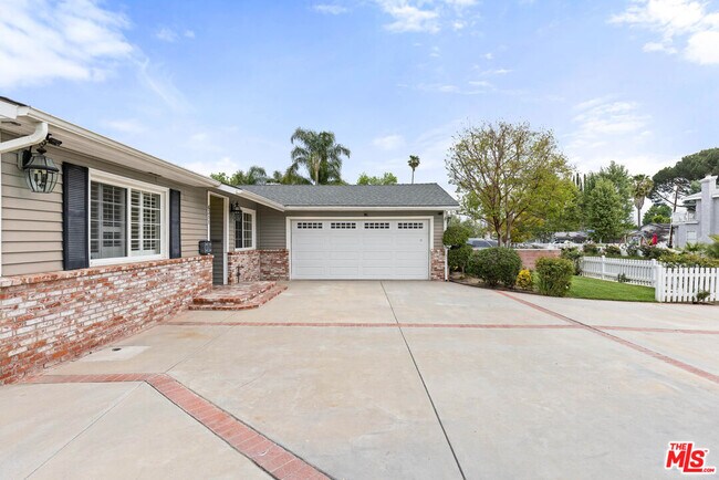 Primary Photo - 6311 Berquist Ave