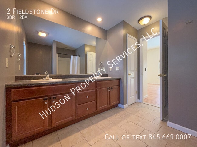 Building Photo - 2 Fieldstone Dr