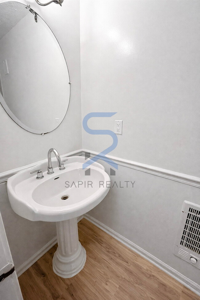 Building Photo - Charming 2BR/1.5BA All-Electric Home Next to Community Playground!