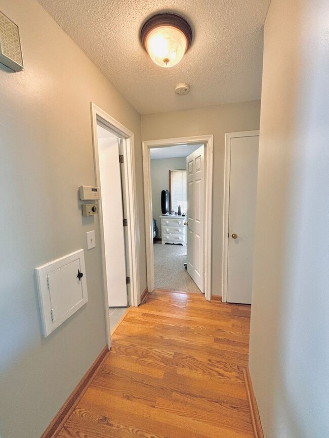 Building Photo - COME CHECK-OUT ALL THE UPDATES!  Great crystal home with huge fenced in backyard! Awesome home fo...