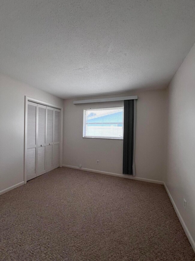 Building Photo - 350 Orion Ct