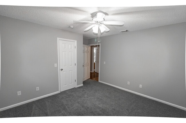 Building Photo - 104 Green Tree Ct