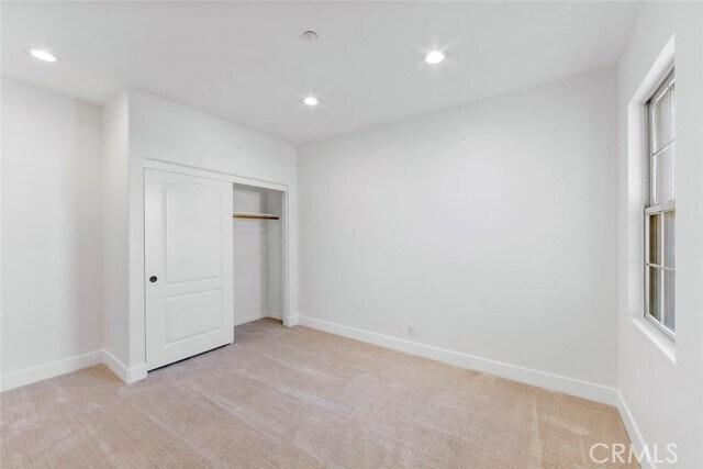 Building Photo - 14 Talmont