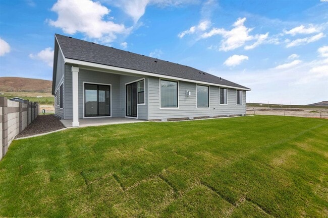 Building Photo - Generational suite w/separate entrance!