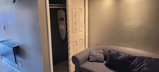 Building Photo - 129 SE 2nd Terrace