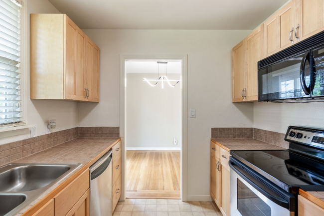 Building Photo - 354 Lagomarsino Way