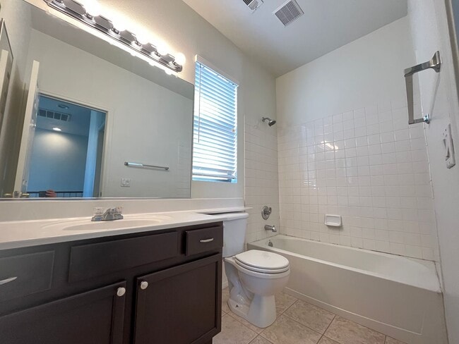 Building Photo - Cozy Home in Heart of Summerlin!
