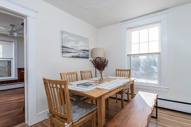 Building Photo - 122 Oak St