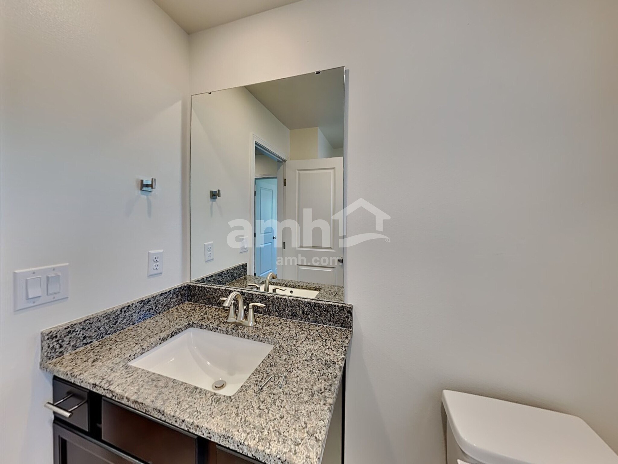 Building Photo - 33047 Lookout Ln