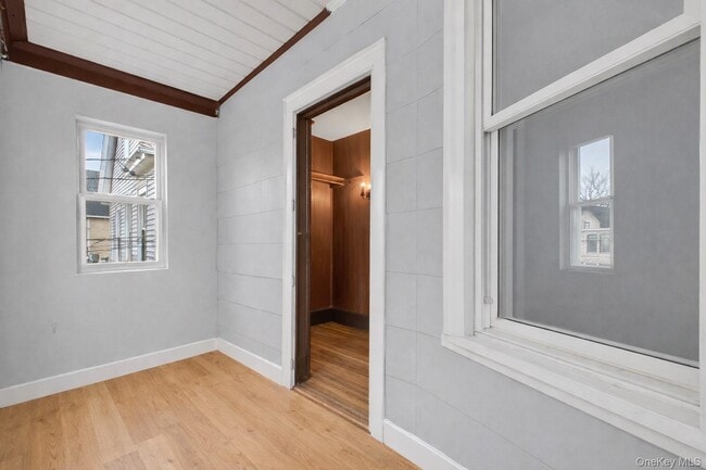 Building Photo - 148 Winnikee Ave