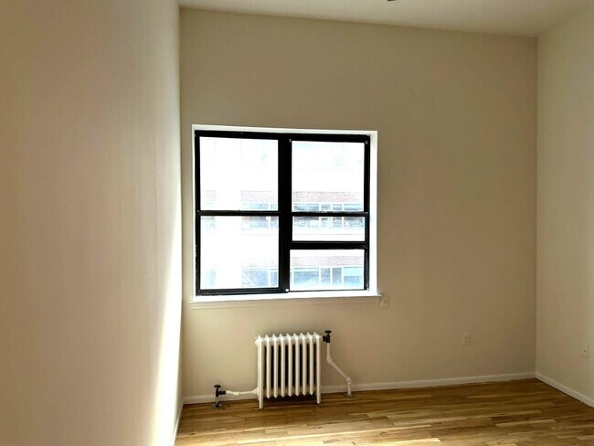Building Photo - 605 W 112th St