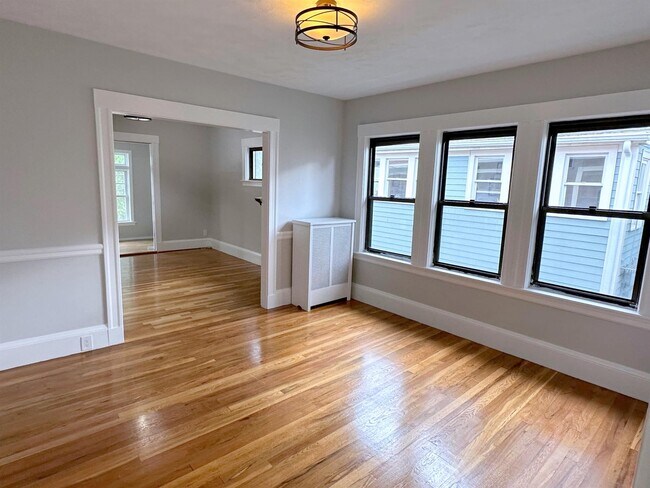 Building Photo - 19 Whitney Ave