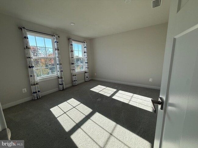 Building Photo - 440 Tree Of Heaven Way