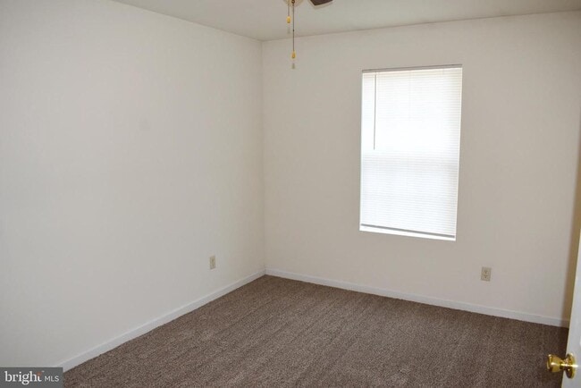 Building Photo - 2701 Roosevelt Dr