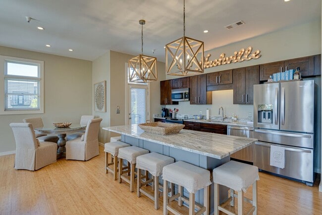 Building Photo - Stunning unfurnished 3BR/2.5BA Condo in Prime Belmont/Vanderbilt Location!